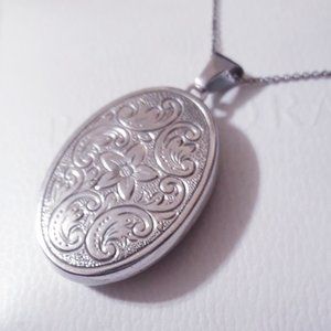 Oval Pendant necklace for picture